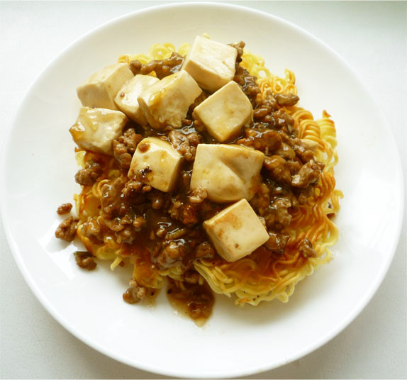 インスタント麺で　麻婆豆腐かた焼きそばの画像