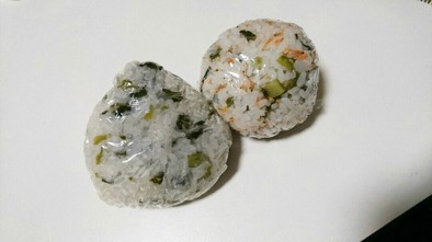 野沢菜のおにぎり(桜えび、わさび風味)の写真