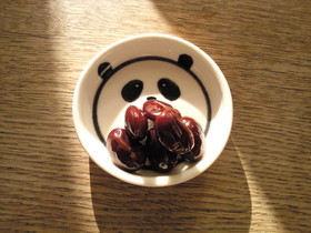 お正月用の黒豆を炊く