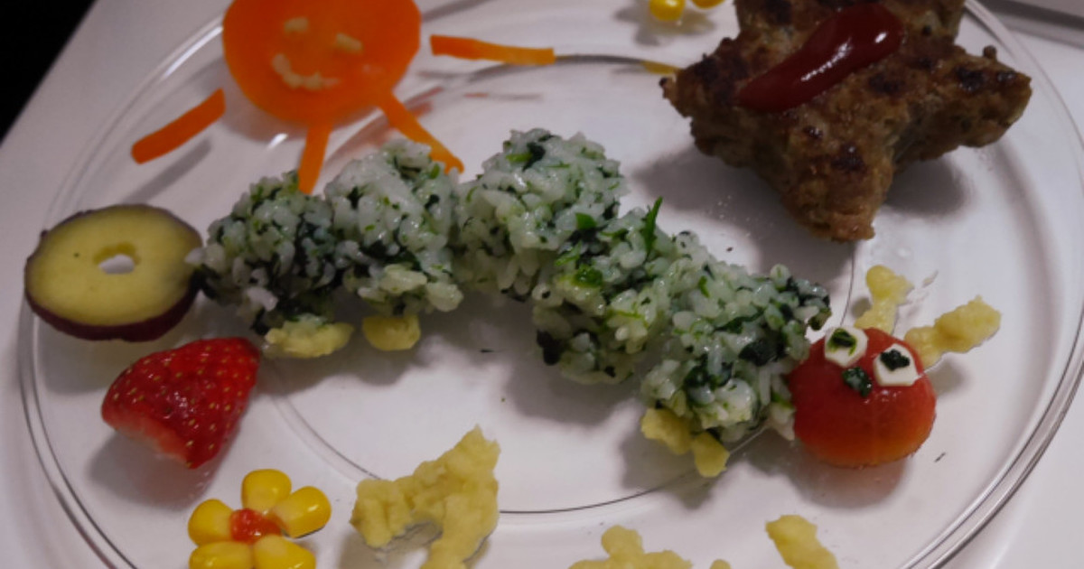 一歳おめでとう はらぺこあおむしプレート レシピ 作り方 By みほみぽほ クックパッド 簡単おいしいみんなのレシピが356万品