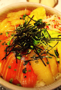 タレが美味しい♡漬けサーモンの彩り海鮮丼