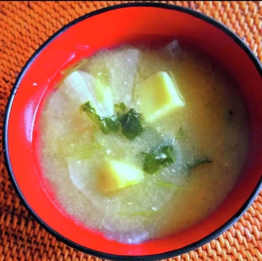 大根と小松菜とジャガイモの味噌汁の画像