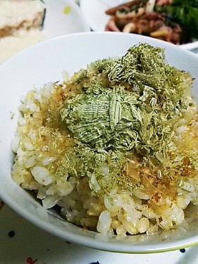 とろろ昆布と鰹節ごはん
