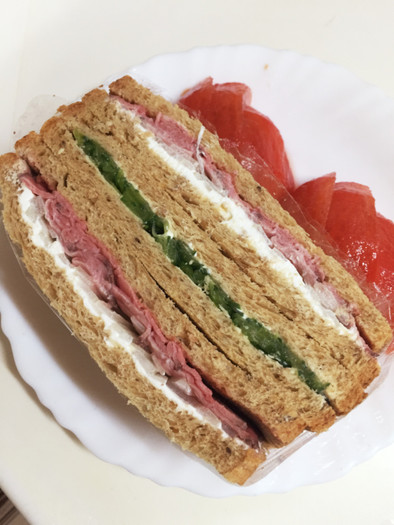 ランチお弁当にアフタヌーン風サンドイッチの写真