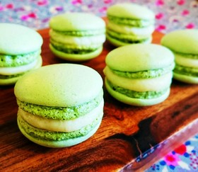 バレンタインデーに♥抹茶のマカロン