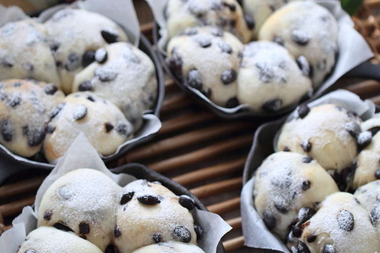 黒豆とチョコチップのふわふわお花白パン レシピ 作り方 By れっさーぱんだ クックパッド 簡単おいしいみんなのレシピが357万品