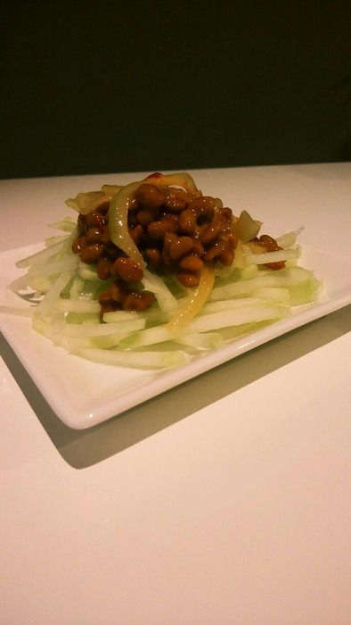 納豆ドレッシングの大根サラダの写真