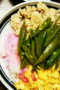 鶏そぼろ三色丼  桜でんぷんで♪ 