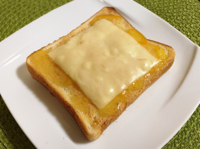 ピーナッツ＊マーマレード＊チーズトーストの写真