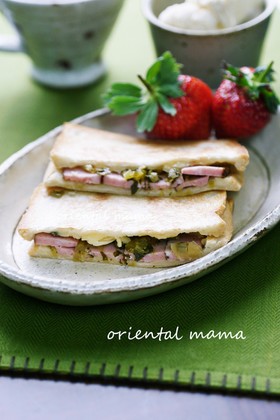 高菜漬けとハムチーズのホットサンド