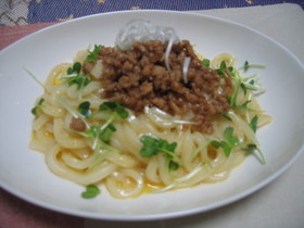 肉味噌のせ釜玉風うどん