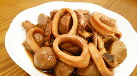 スルメイカとさといもの煮物。