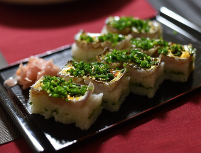 タチウオの押し寿司の写真