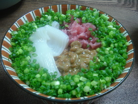 イカ☆納豆☆トロで、だくだく丼