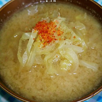 キャベツと玉ねぎの炒め味噌汁♡の写真