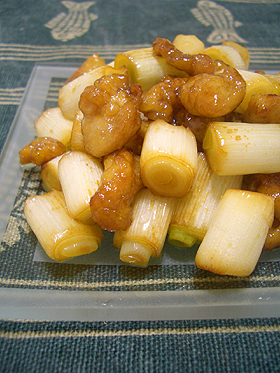 鶏皮とねぎの甘辛炒め
