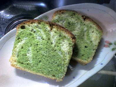 抹茶のマーブルパウンドケーキの写真