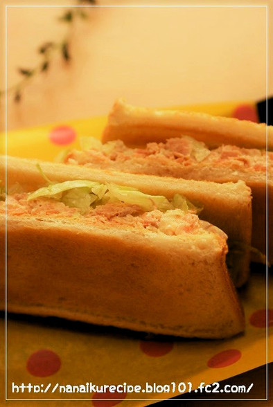 鮭マヨ＆レタスのサンドイッチの写真