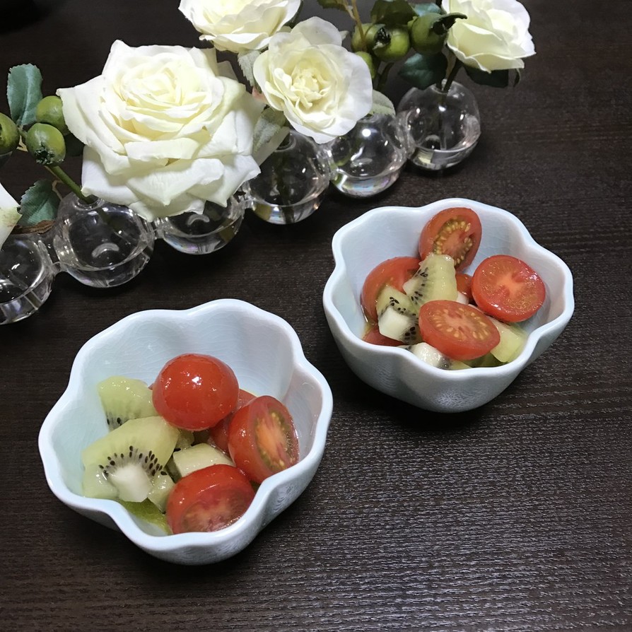 もう一品に♡トマトとキウイの簡単サラダの画像