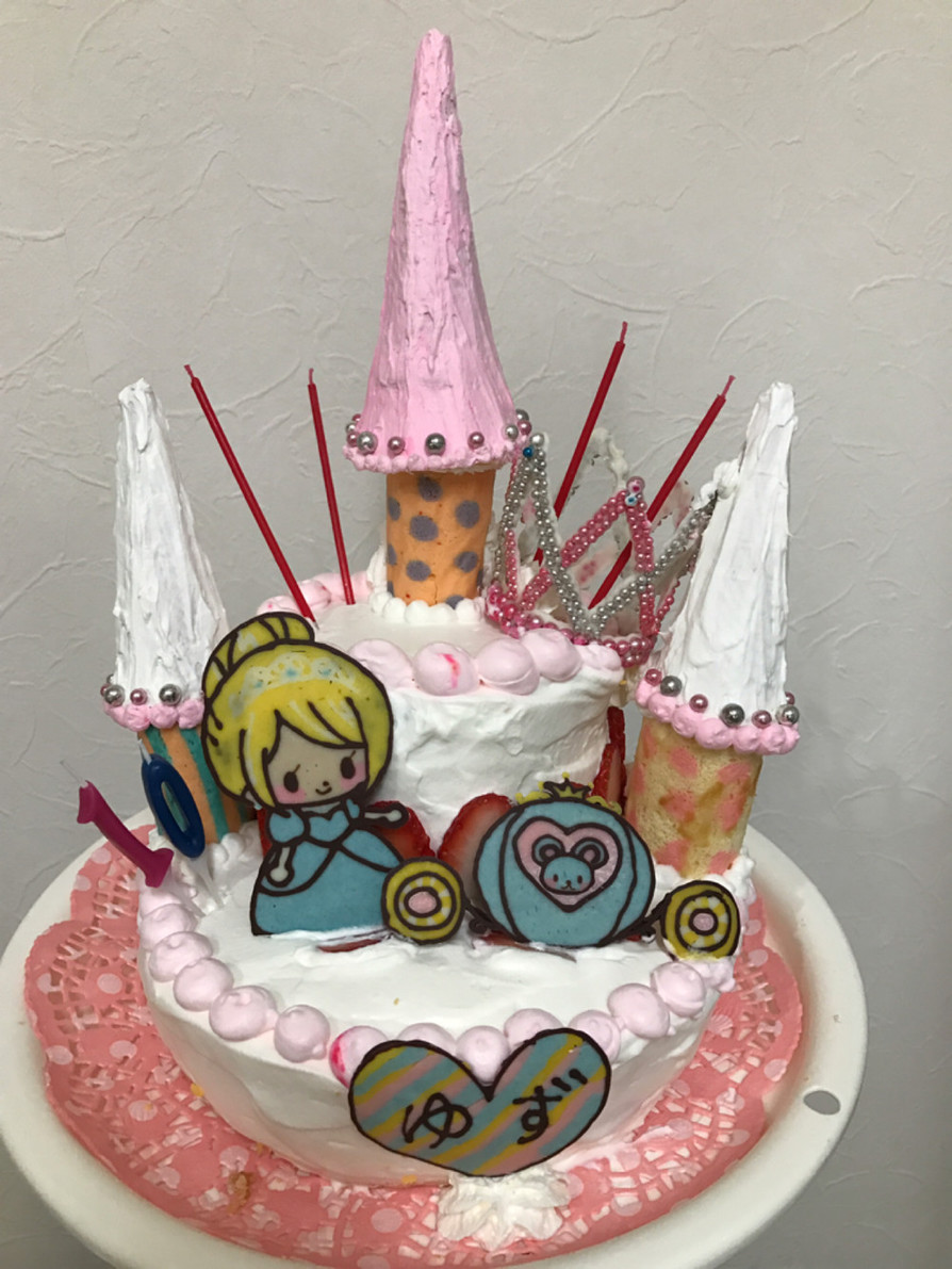 お城のデコレーションケーキの画像