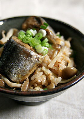 骨まで食べる!さんまときのこの炊込みご飯
