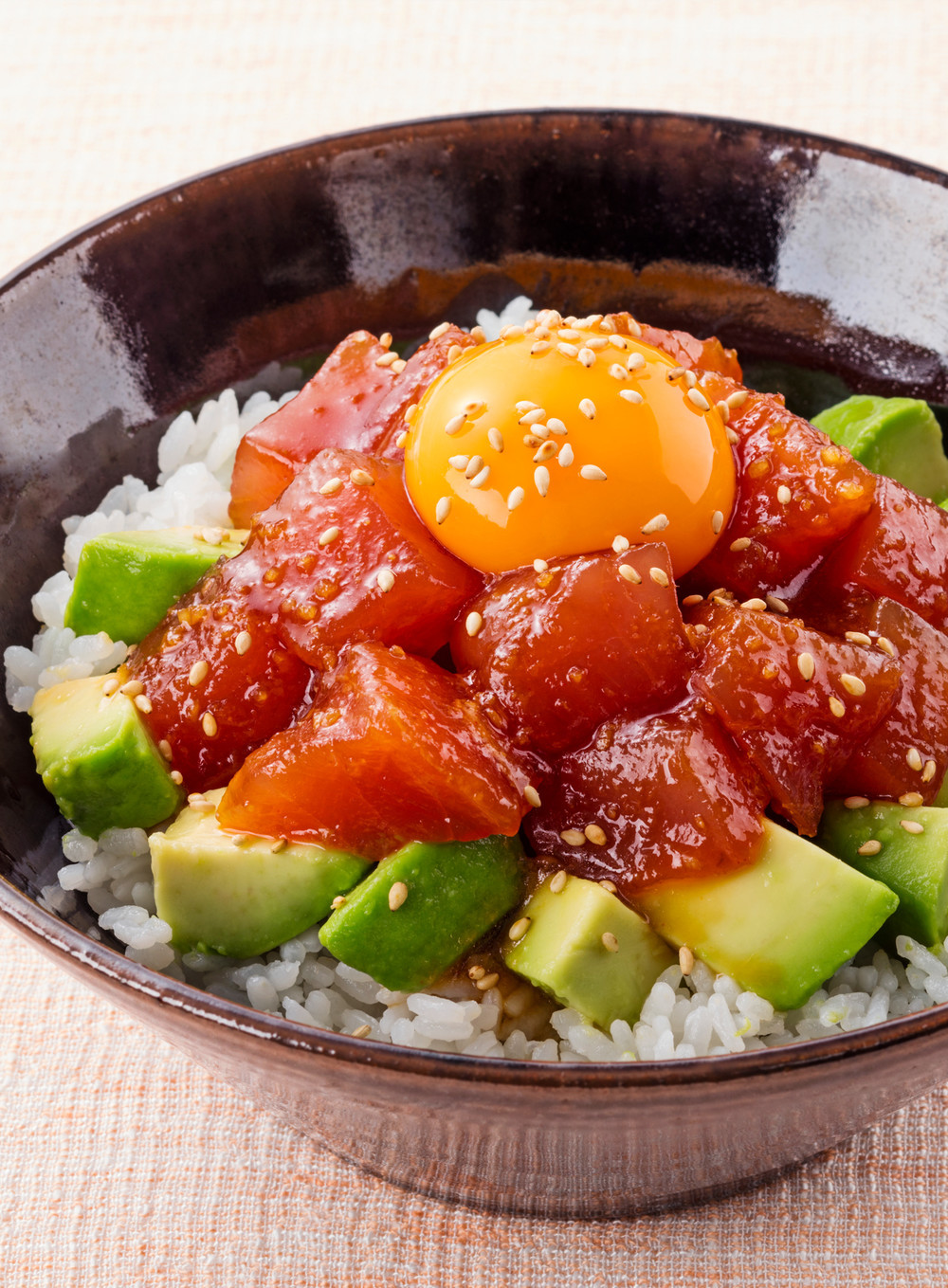 コク旨たれ まぐろとアボカドのユッケ丼 レシピ 作り方 By イオン クックパッド 簡単おいしいみんなのレシピが374万品