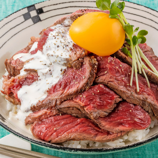 絶品ソース 簡単やわらかローストビーフ丼 レシピ 作り方 By イオン クックパッド 簡単おいしいみんなのレシピが377万品