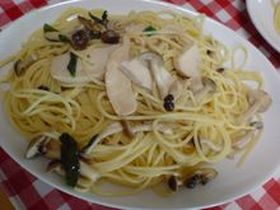 鶏ハムとシメジとバジルのパスタ