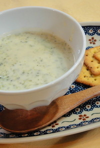 ブロッコリーとチーズの豆乳スープ