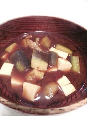 なすと豆腐の味噌汁