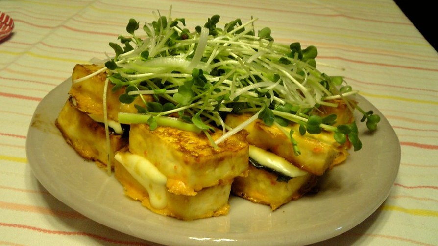 のりとチーズを挟んだピリから豆腐ステーキの画像