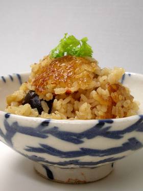 炊飯器で簡単“おこげ” (炊き込みご飯)
