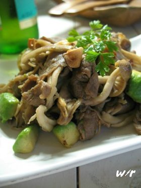 きのこと牛肉のハワイアンガーリック秋炒め