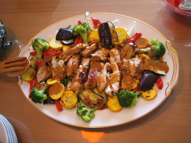彩り野菜と鶏のマリネ焼きの写真