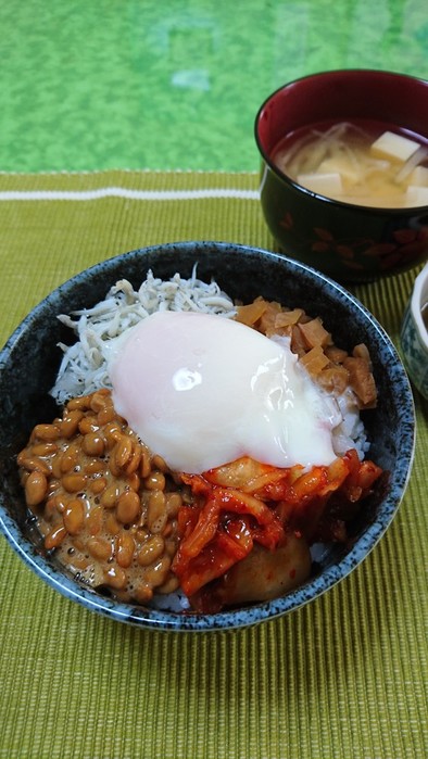 キムタクしらす卵のせ納豆丼の写真