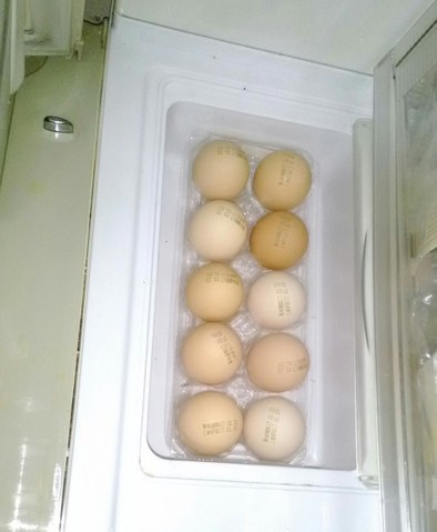裏ワザ☆卵を冷蔵庫の卵スペースに一瞬で！の写真