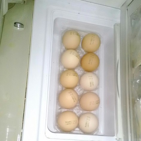 裏ワザ☆卵を冷蔵庫の卵スペースに一瞬で！