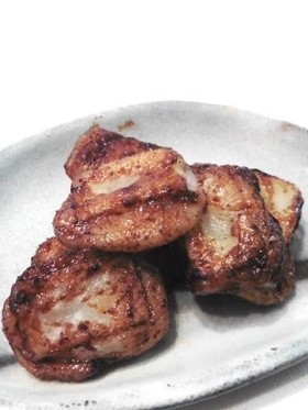揚げ餅のみそだれがけ