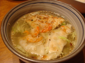 何でも入れちゃって下さい♪餃子スープ!