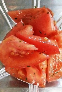トマトのジェノバ風サラダ