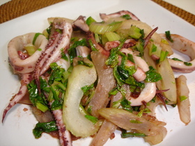 イカとセロリのぱぱっと★にんにく炒め