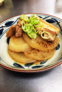 焼き大根と豚バラ肉の煮物