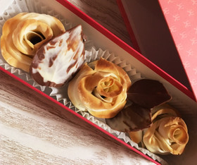 餃子の皮で簡単♡ローズチョコバレンタイン