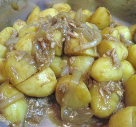 ツナで肉じゃが・・・もりもりカレー味