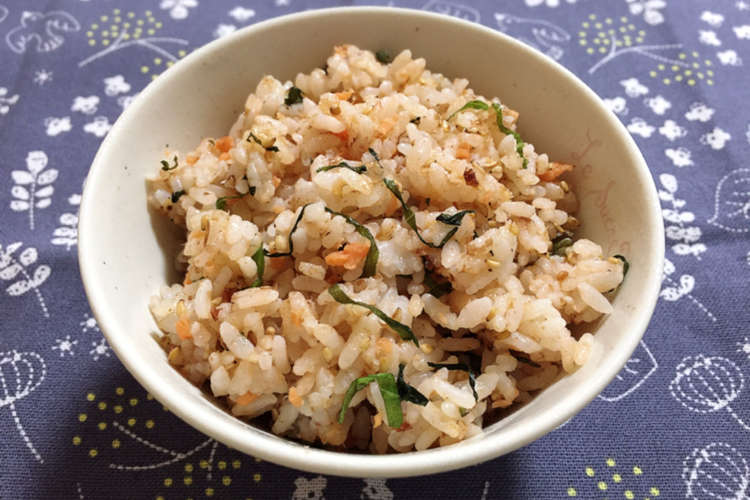 鮭おかか大葉胡麻混ぜご飯 おにぎりにも レシピ 作り方 By ゆきプー クックパッド 簡単おいしいみんなのレシピが352万品
