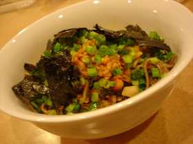 切って混ぜるだけ!納豆キムチそば♪