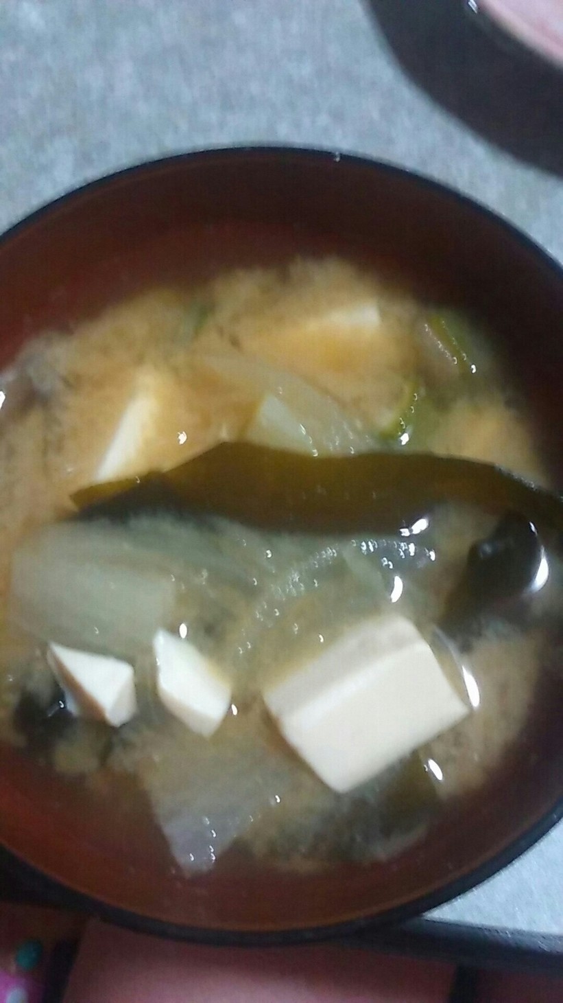 ★オクラ豆腐大根わかめ玉ねぎの味噌汁★の画像