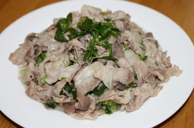ちょ~簡単♪豚バラ&セロリの葉っぱ炒め