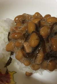 納豆ともずく酢のご飯