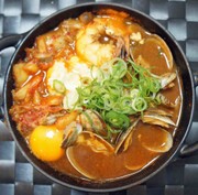 本格スンドゥブチゲ(豆腐チゲ)の写真